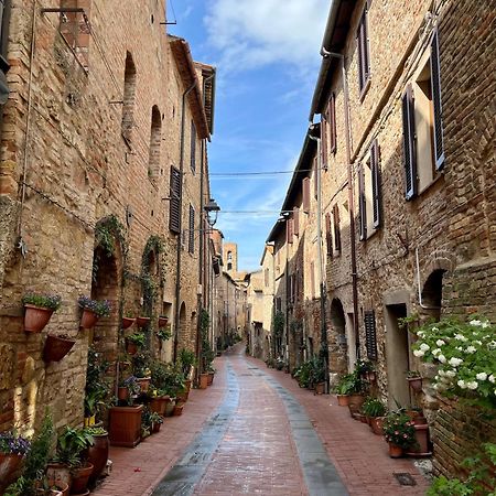Appartamento Mirella In Centro Storico Casole dʼElsa Εξωτερικό φωτογραφία